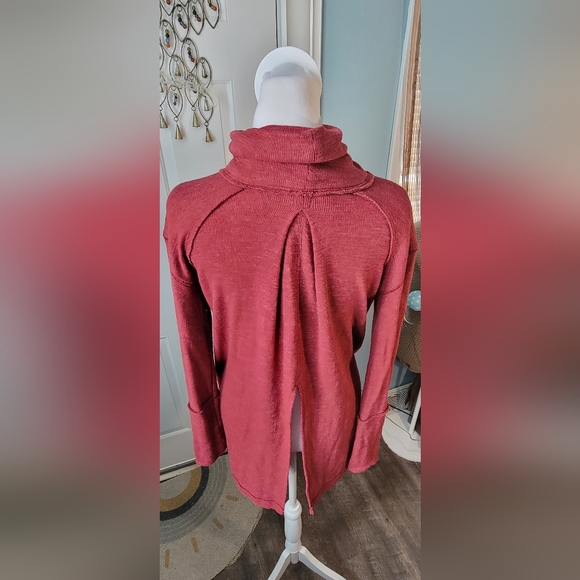 Free People We The Free Split Back Chunky Turtleneck Womens XS Rusty Brick Boho - Picture 5 of 12